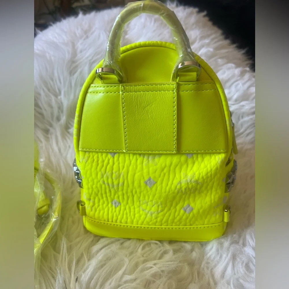 NWOT MCM FLUO VISETOS STARK BEBE BOO